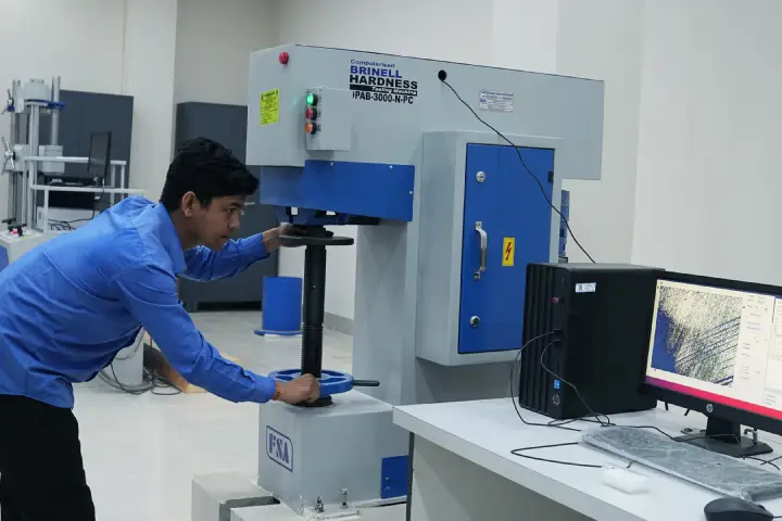 Advanced in-house testing laboratory